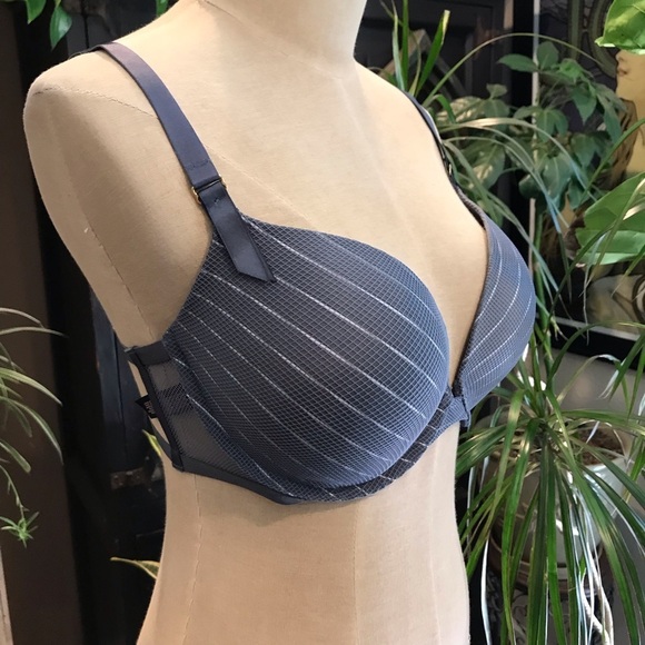 Victoria’s Secret very sexy push-up pinstripe bra - Picture 3 of 7